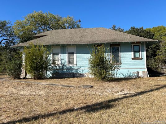 Backyard, Exterior, Facade, Ranch