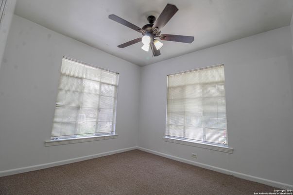 Empty room, Interior