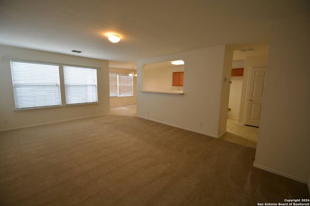 Empty room, Interior