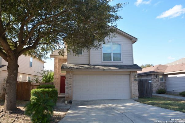 Attached, Exterior, Facade, American Craftsman