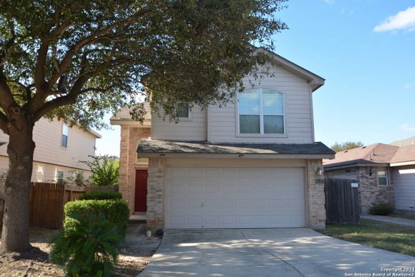 Attached, Exterior, Facade, American Craftsman