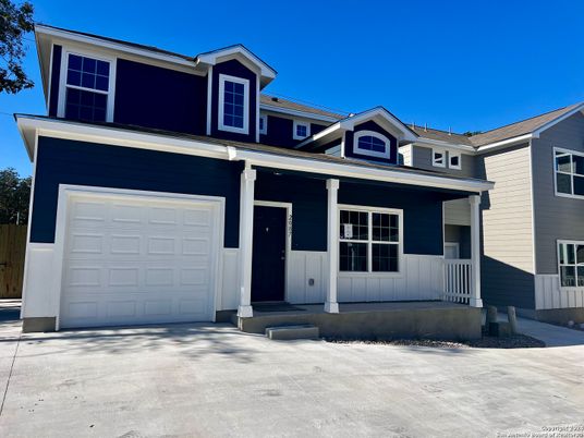 Attached, Exterior, Facade, American Craftsman
