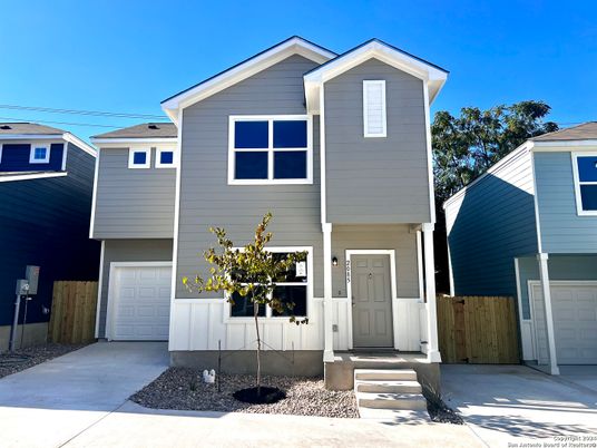 Attached, Exterior, Facade, American Craftsman