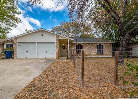 Attached, Exterior, Facade, Brick Facade, Ranch