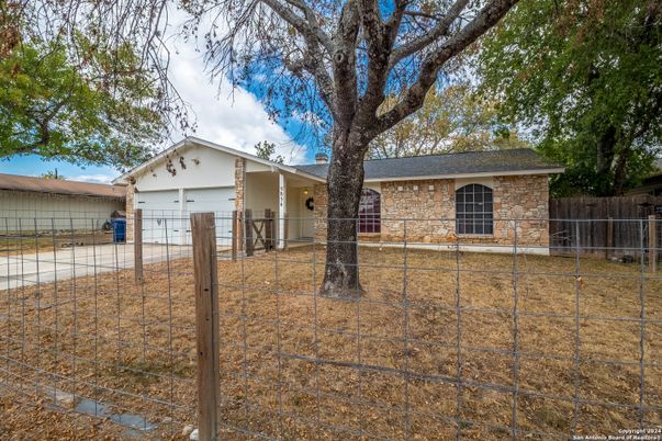 Attached, Backyard, Detached Garage, Exterior, Facade, Brick Facade, Ranch