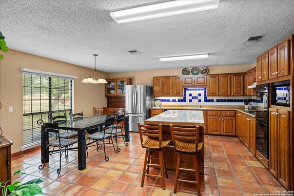 Dining room, Interior, Kitchen, Pendant Lights, Stainless Steel Appliances