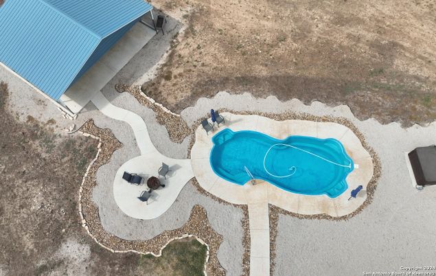 Exterior, Drone