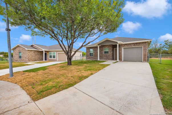 Attached, Exterior, Facade, Brick Facade, Ranch
