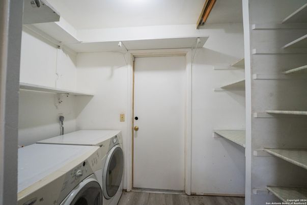 Interior, Washer, Wood Texture Flooring