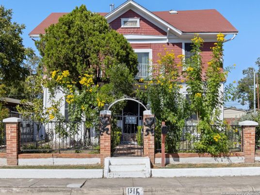 Exterior, Facade, Brick Facade, Queen Anne Victorian