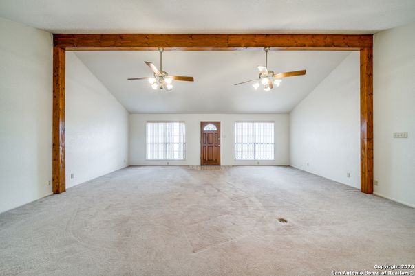 Empty room, Interior, Wooden Beams