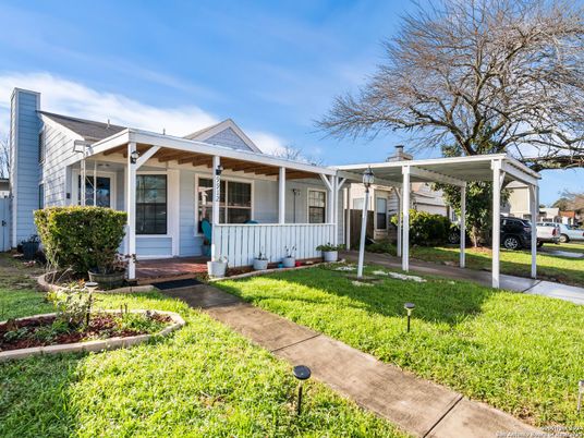 Backyard, Exterior, Facade, Ranch