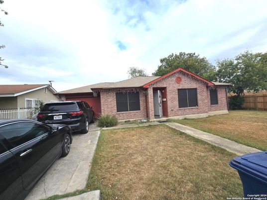 Exterior, Facade, Brick Facade, Ranch