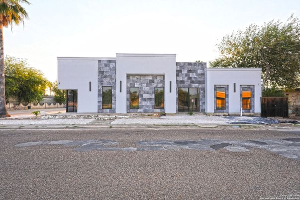 Exterior, Facade, Modern