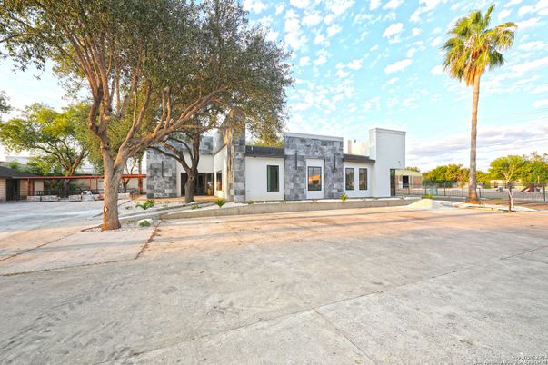 Exterior, Facade, Modern
