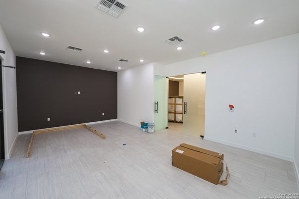 Empty room, Interior, Recessed Lighting