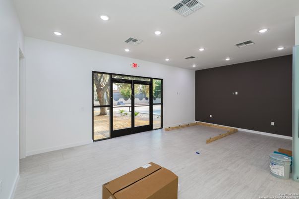 Empty room, Interior, Recessed Lighting