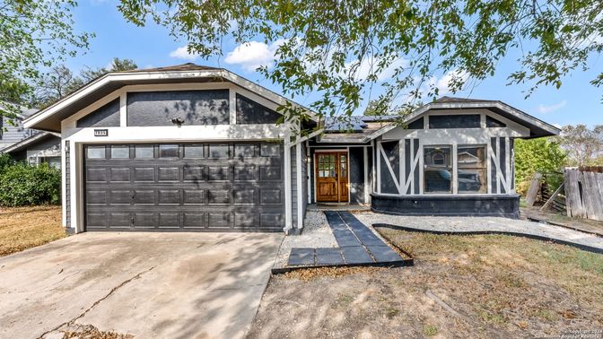 Attached, Exterior, Facade, American Craftsman