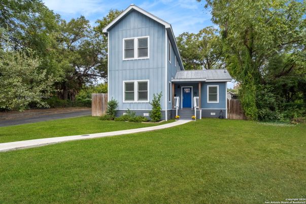 Backyard, Exterior, Facade, Farmhouse