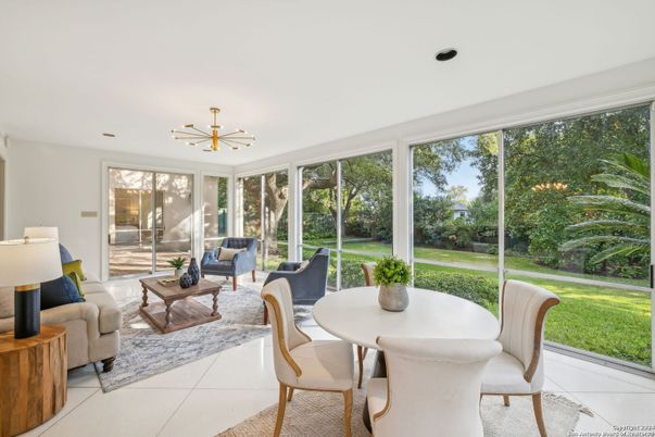 Dining room, Interior, Living room, Pendant Lights, Sun Room