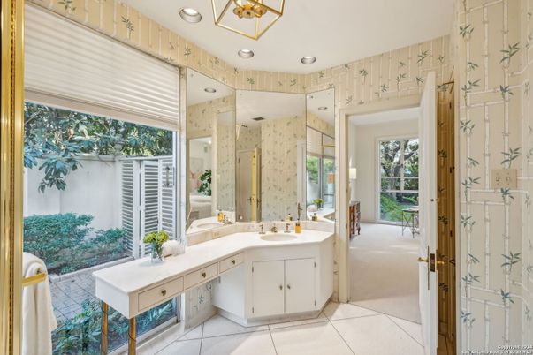 Bathroom, Interior, Recessed Lighting