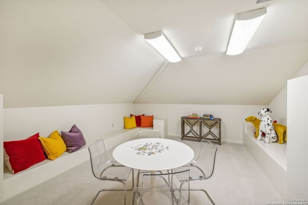 Dining room, Interior