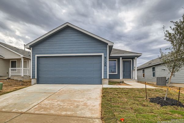 Attached, Exterior, Facade, American Craftsman