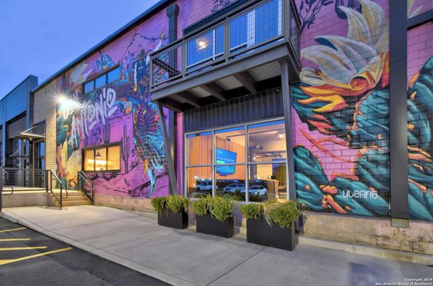 Exterior, Facade, Modern