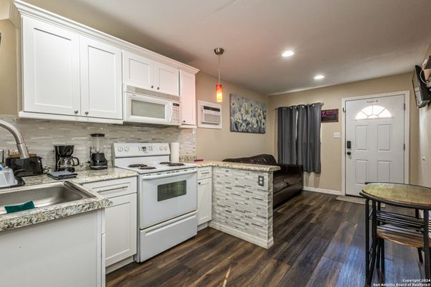 Interior, Kitchen, Pendant Lights, Recessed Lighting, Wood Texture Flooring