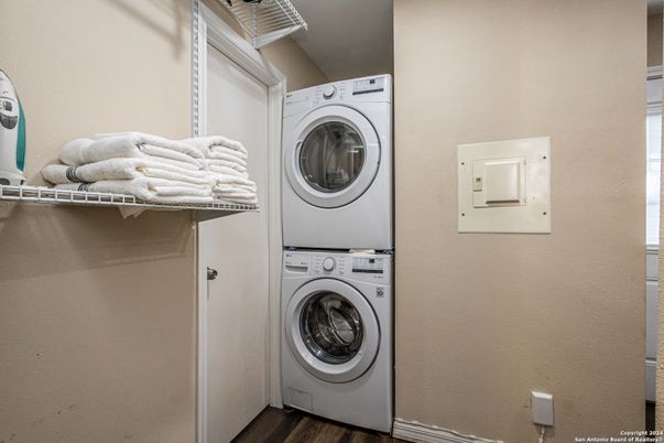 Interior, Utility Closets, Washer, Wood Texture Flooring