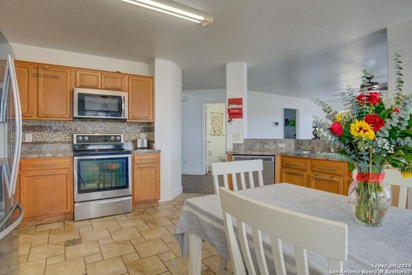 Dining room, Interior, Kitchen, Stainless Steel Appliances