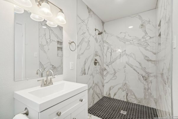 Bathroom, Interior, Marble Walls, Recessed Lighting