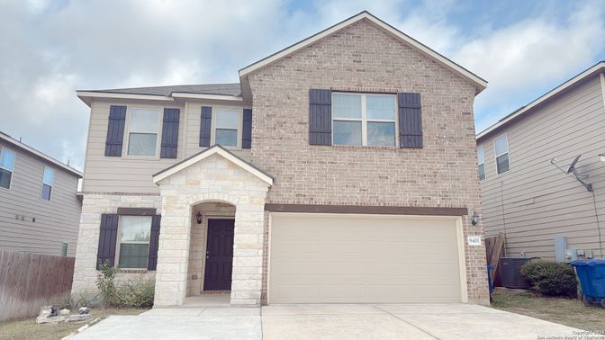 Attached, Exterior, Facade, Brick Traditional