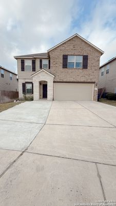 Attached, Exterior, Facade, Brick Facade, Split Level