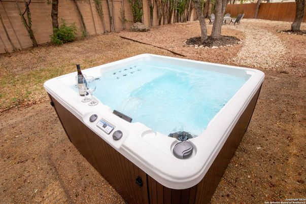 Exterior, Hot Tub