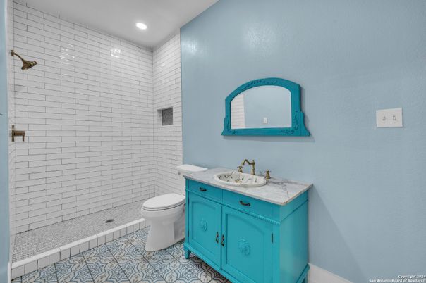 Bathroom, Interior, Recessed Lighting