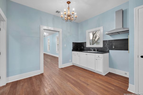Chandelier, Interior, Kitchen, Wood Texture Flooring
