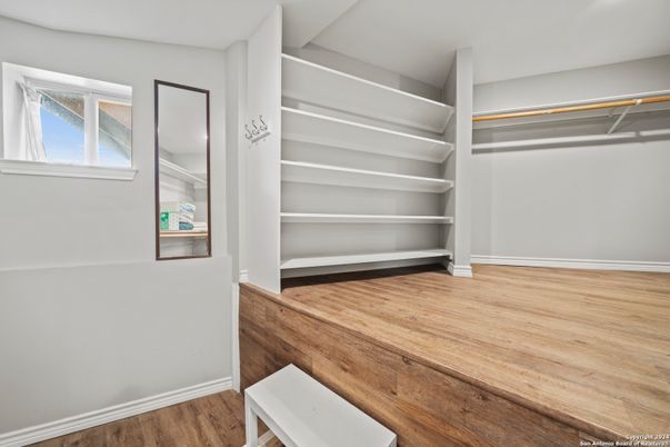 Interior, Walk-in Closets, Wood Texture Flooring