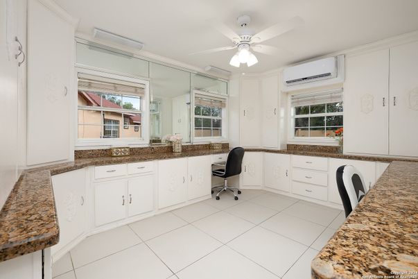 Home Office, Interior