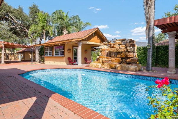 Exterior, Pool