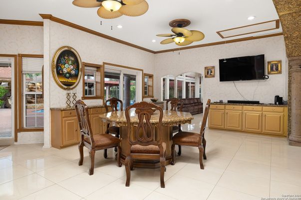 Dining room, Interior, Recessed Lighting