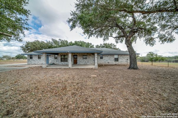 Backyard, Exterior, Facade, Ranch