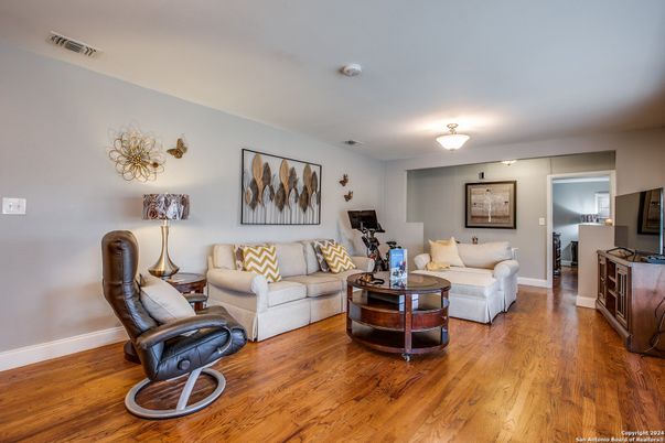 Fitness Equipment, Interior, Living room, Wood Texture Flooring