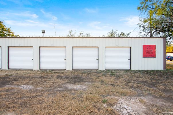 Detached Garage, Exterior