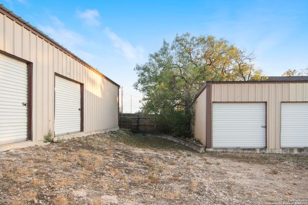 Detached Garage, Exterior