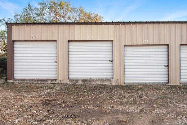 Detached Garage, Exterior