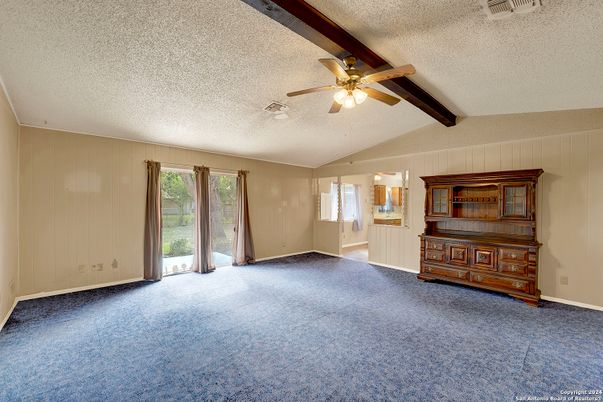 Empty room, Interior, Wooden Beams