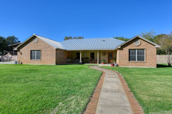 Exterior, Facade, Brick Facade, Ranch