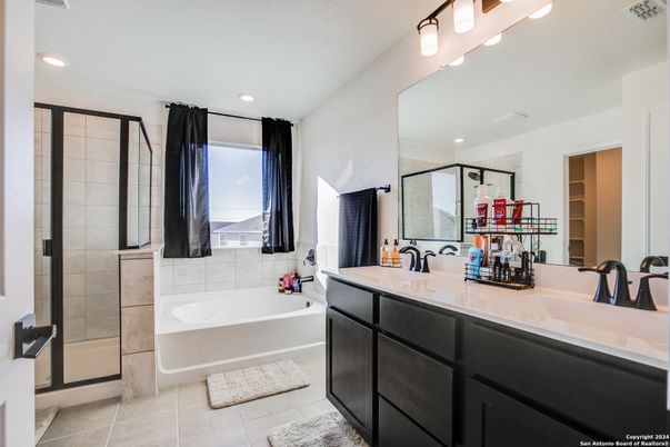 Bathroom, Dual Sink Vanities, Interior, Recessed Lighting