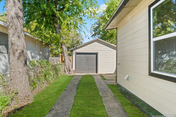 Detached Garage, Exterior